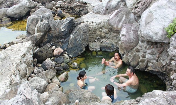 カヤックキャンプツーリング中の温泉は格別である