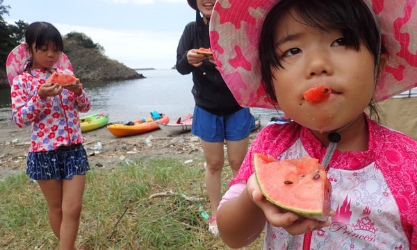 海で食べるランチは最高です